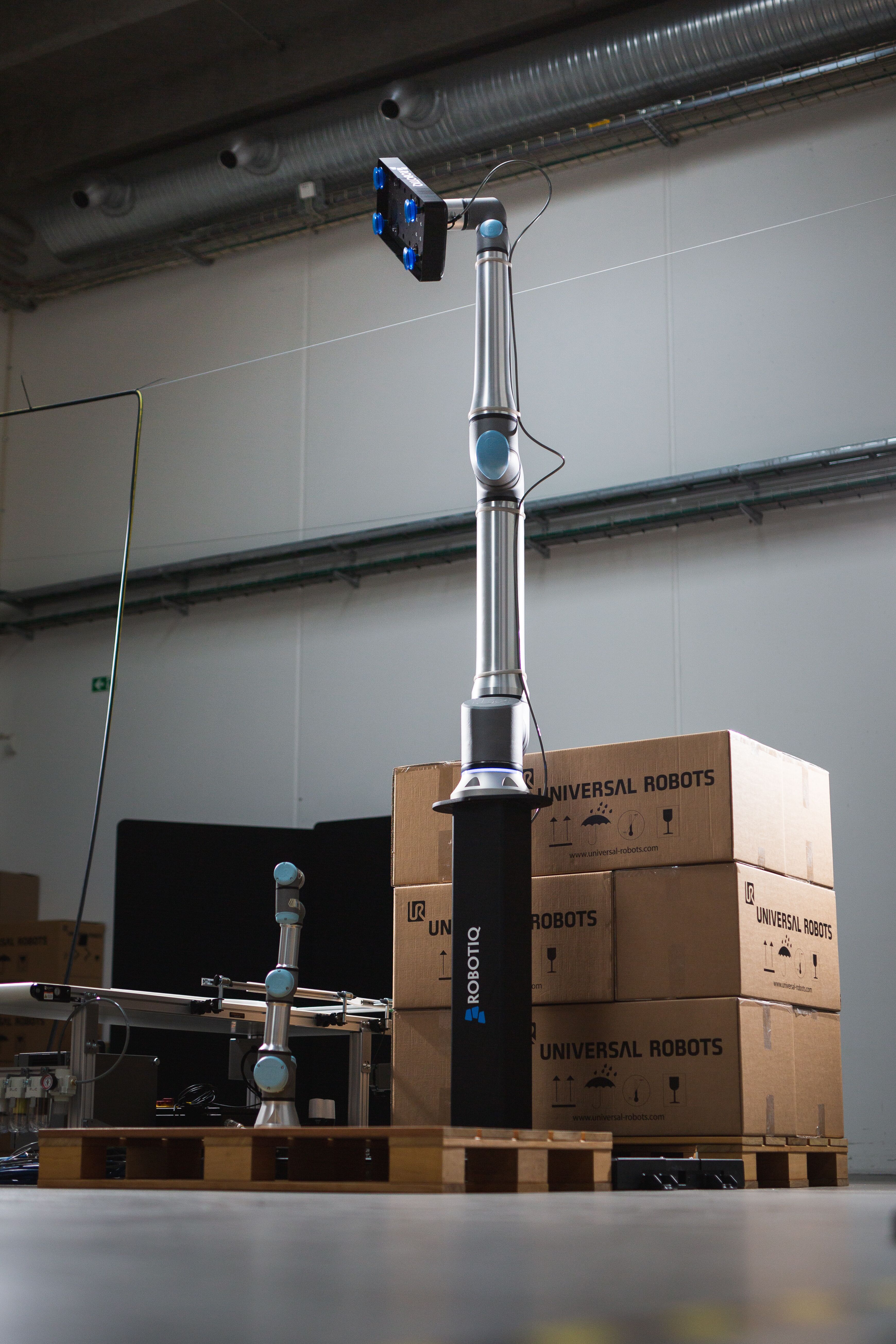 JPG Version 2-06_2022_UR20_Palletizing_Demo 09.jpg